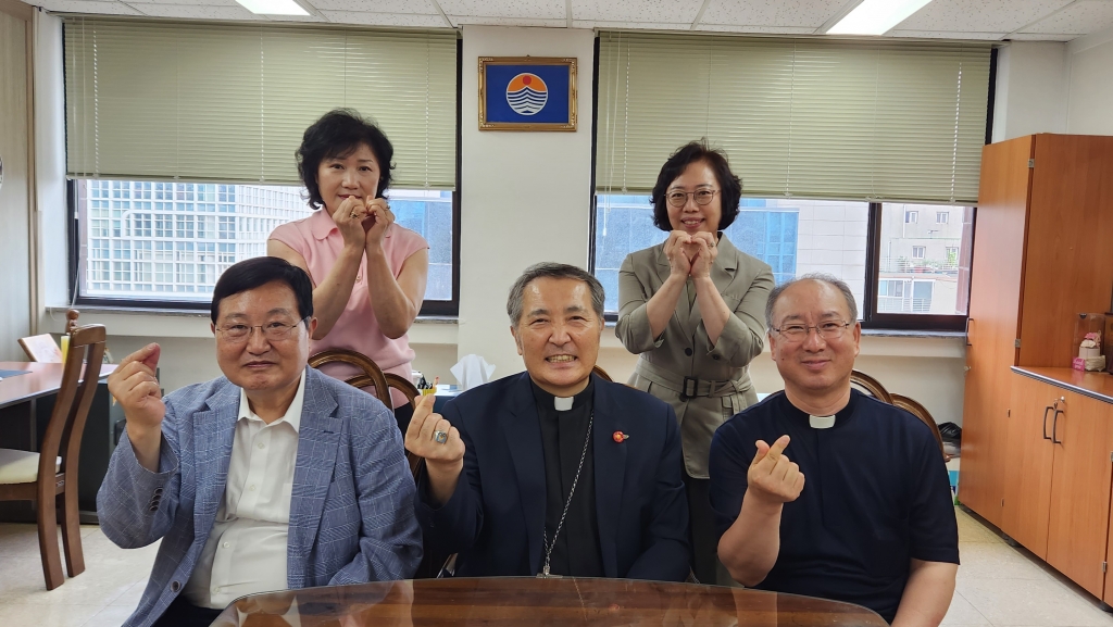 천주교 제주교구 문창우 주교님과 현요안 신부님 재단방문
